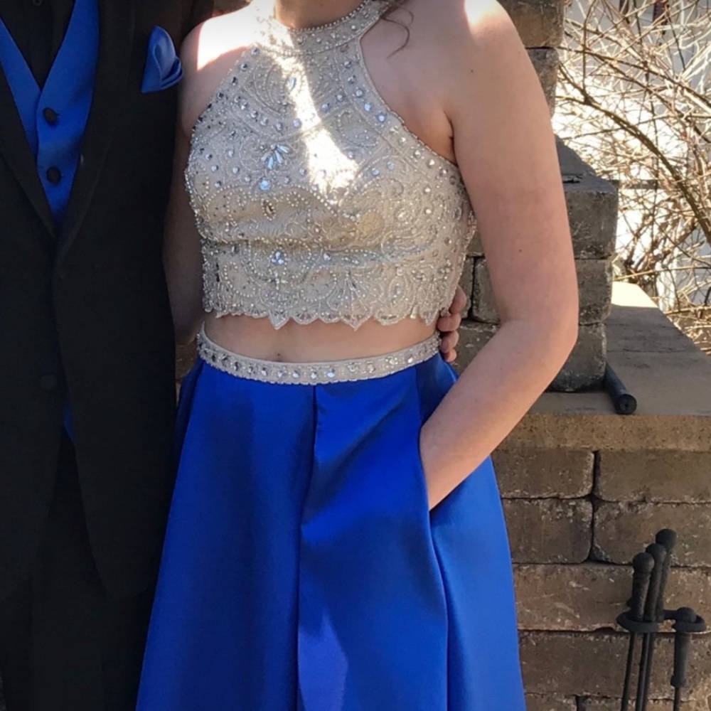 Two piece prom dress with pockets!